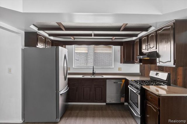 2995 Groves Drive, Sterling Heights, MI 48310