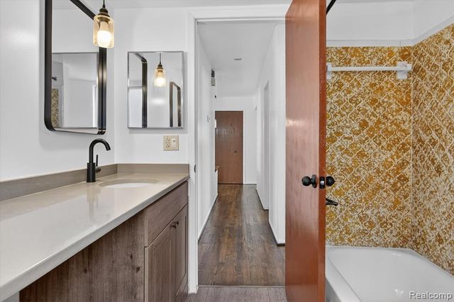 2995 Groves Drive, Sterling Heights, MI 48310