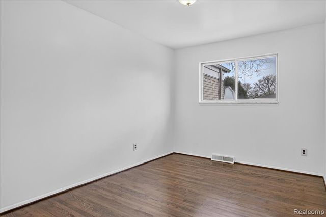 2995 Groves Drive, Sterling Heights, MI 48310