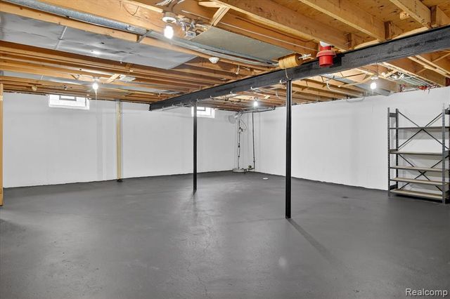 2995 Groves Drive, Sterling Heights, MI 48310