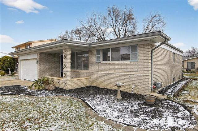 2995 Groves Drive, Sterling Heights, MI 48310