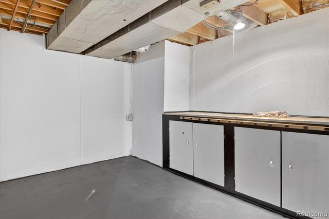 2995 Groves Drive, Sterling Heights, MI 48310