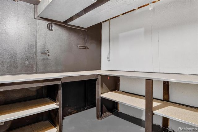 2995 Groves Drive, Sterling Heights, MI 48310