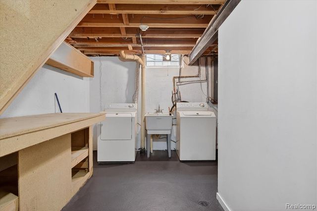 2995 Groves Drive, Sterling Heights, MI 48310