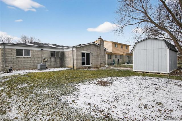 2995 Groves Drive, Sterling Heights, MI 48310