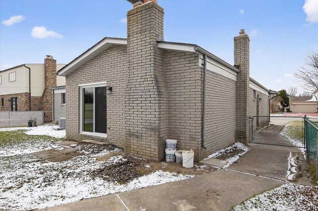 2995 Groves Drive, Sterling Heights, MI 48310