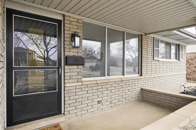2995 Groves Drive, Sterling Heights, MI 48310