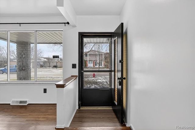 2995 Groves Drive, Sterling Heights, MI 48310