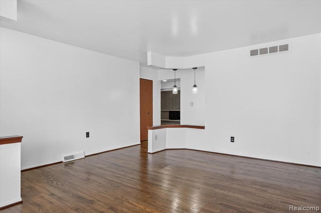 2995 Groves Drive, Sterling Heights, MI 48310