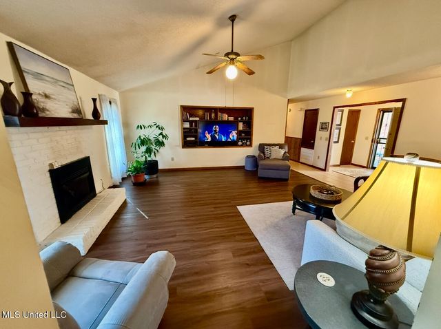 276 Salem Church Rd, Grenada, MS 38901