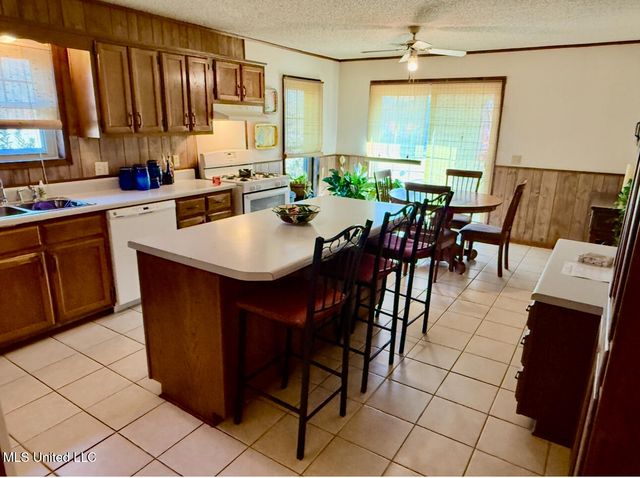 276 Salem Church Rd, Grenada, MS 38901