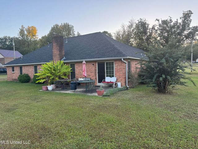 276 Salem Church Rd, Grenada, MS 38901