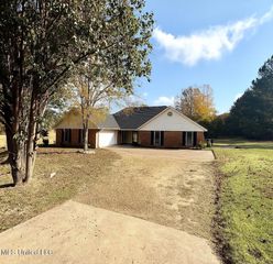 276 Salem Church Rd, Grenada, MS 38901