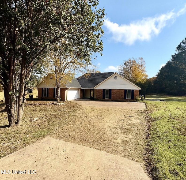 276 Salem Church Rd, Grenada, MS 38901