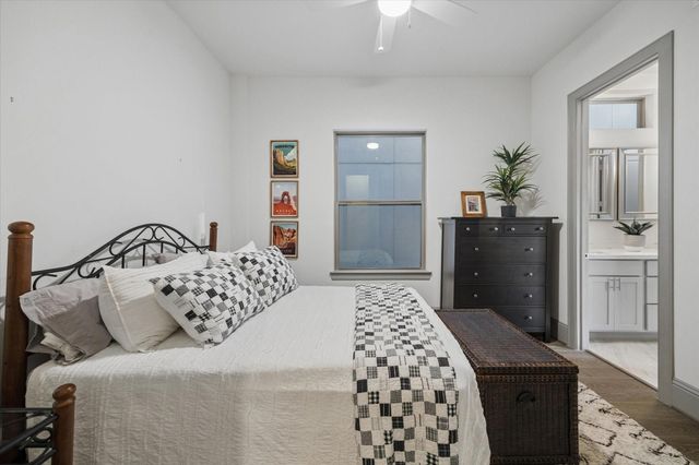 1907 W 25th Street, Houston, TX 77008