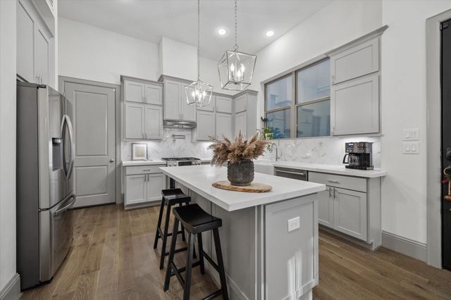 1907 W 25th Street, Houston, TX 77008