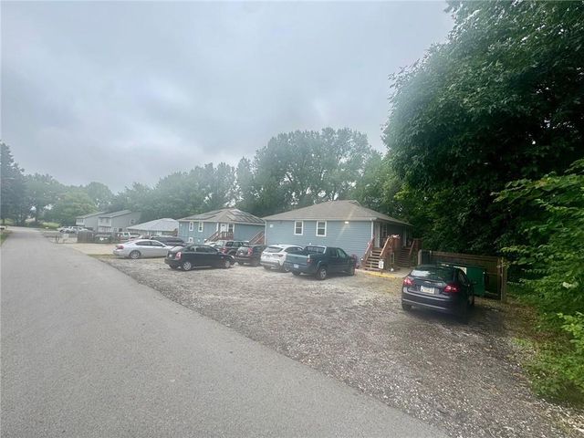 1102 N 4th Street, Lansing, KS 66043