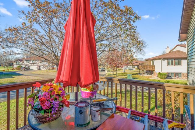 8576 S Maplebrook Circle, Brooklyn Park, MN 55445