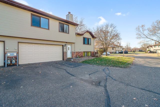 8576 S Maplebrook Circle, Brooklyn Park, MN 55445
