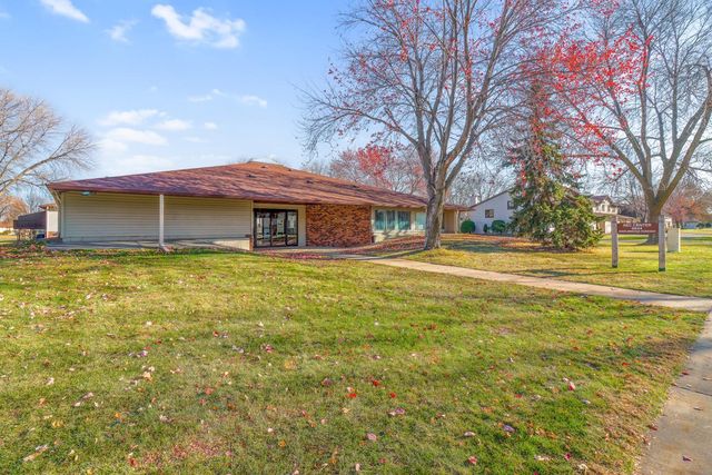 8576 S Maplebrook Circle, Brooklyn Park, MN 55445