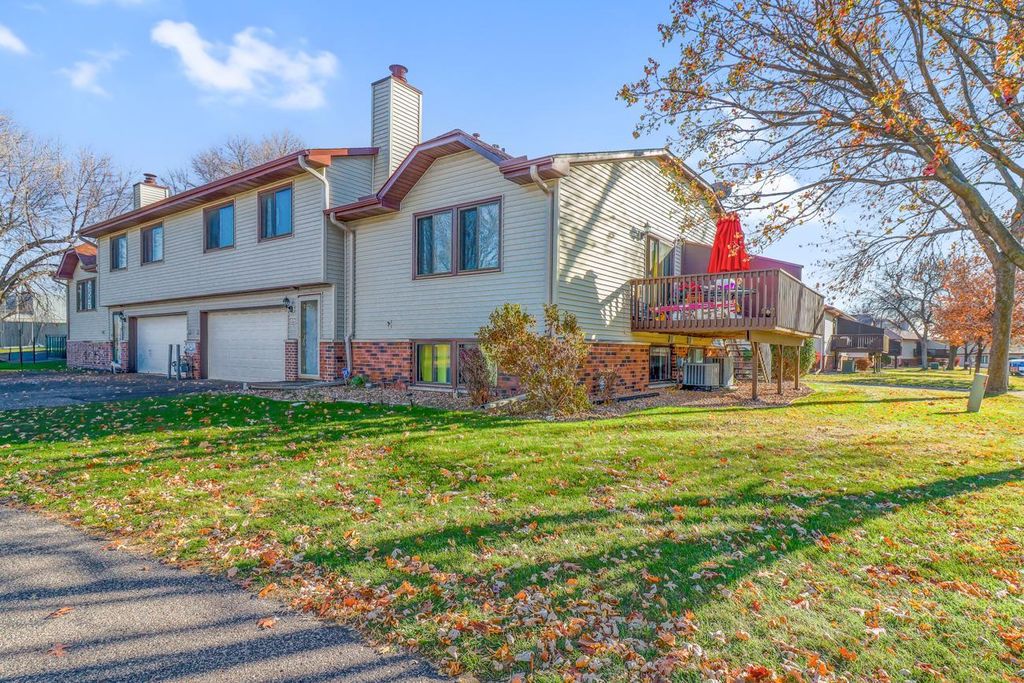 8576 S Maplebrook Circle, Brooklyn Park, MN 55445