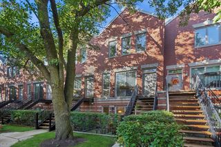 1541 W Henderson Street D, Chicago, IL 60657