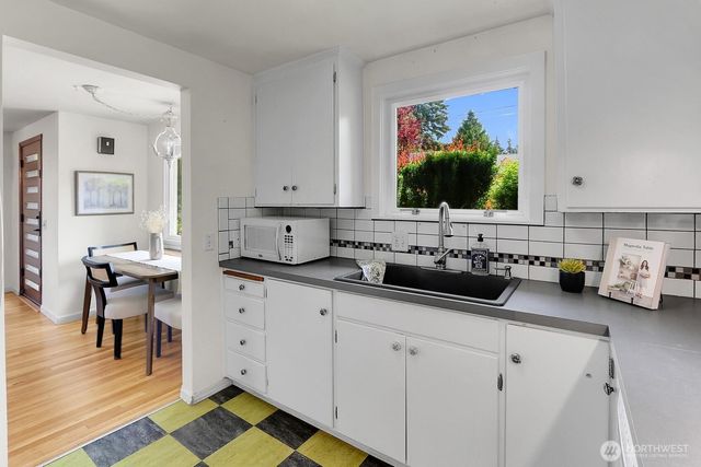 10515 1st Avenue NW, Seattle, WA 98177