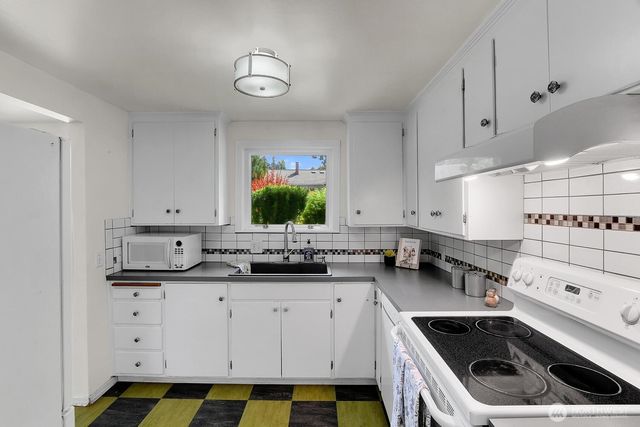 10515 1st Avenue NW, Seattle, WA 98177