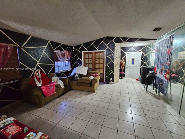 725 NW 19th Terrace, Fort Lauderdale, FL 33311