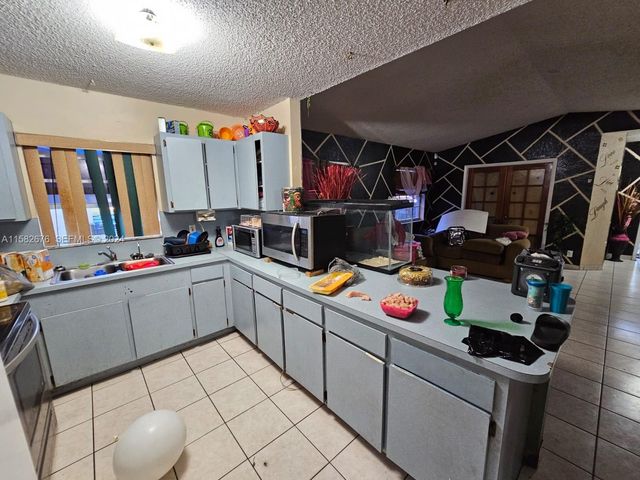 725 NW 19th Terrace, Fort Lauderdale, FL 33311