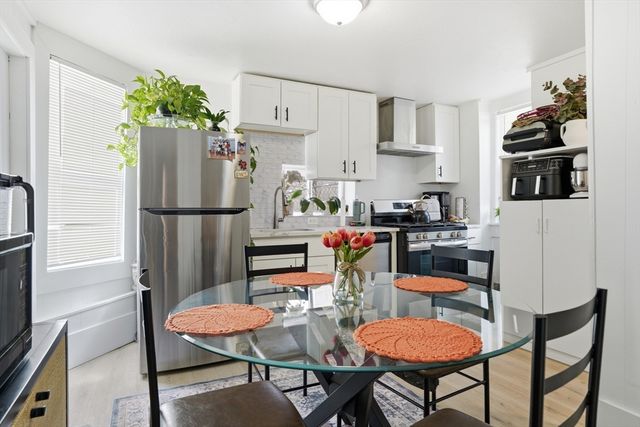 43 Wamesit St, Lowell, MA 01852