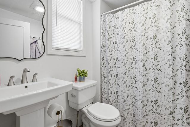 43 Wamesit St, Lowell, MA 01852