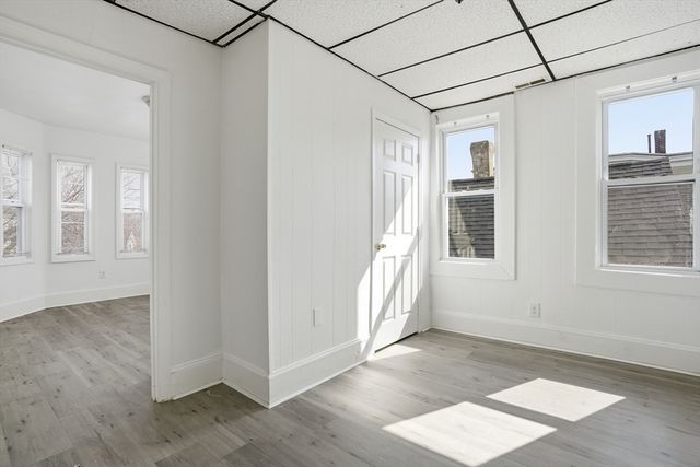 43 Wamesit St, Lowell, MA 01852