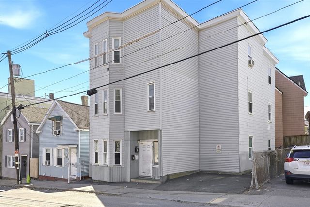 43 Wamesit St, Lowell, MA 01852