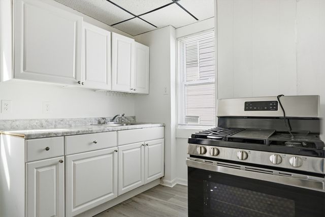 43 Wamesit St, Lowell, MA 01852