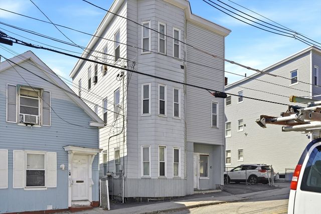43 Wamesit St, Lowell, MA 01852