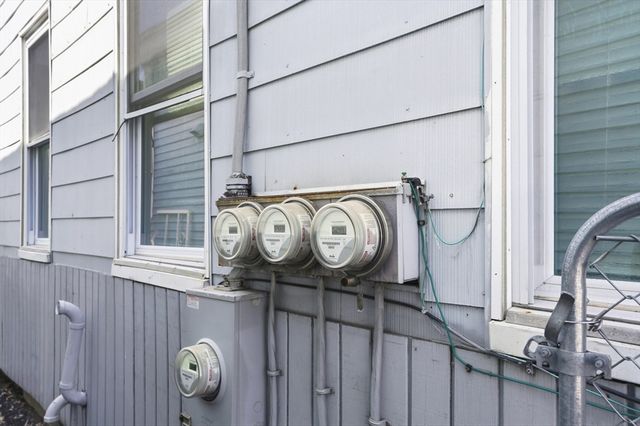 43 Wamesit St, Lowell, MA 01852