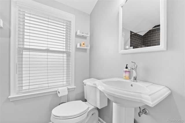 407 Moran Road, Grosse Pointe Farms, MI 48236