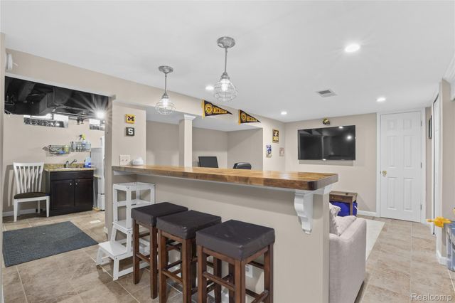 407 Moran Road, Grosse Pointe Farms, MI 48236