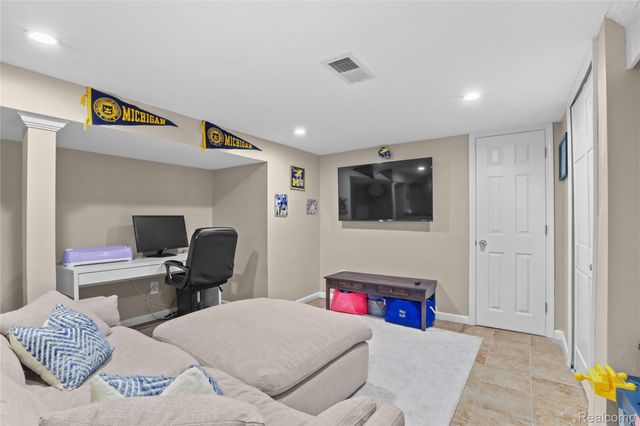 407 Moran Road, Grosse Pointe Farms, MI 48236