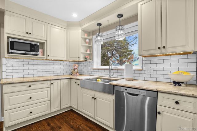 407 Moran Road, Grosse Pointe Farms, MI 48236