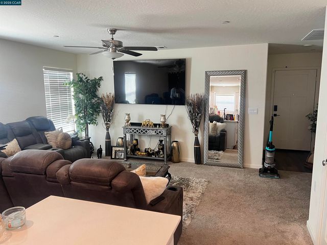 627 Elizabeth Ct, Merced, CA 95341