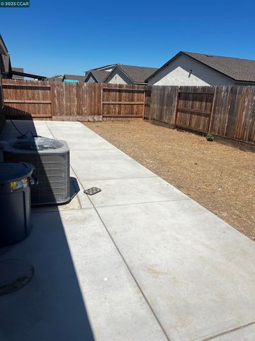 627 Elizabeth Ct, Merced, CA 95341