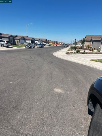 627 Elizabeth Ct, Merced, CA 95341