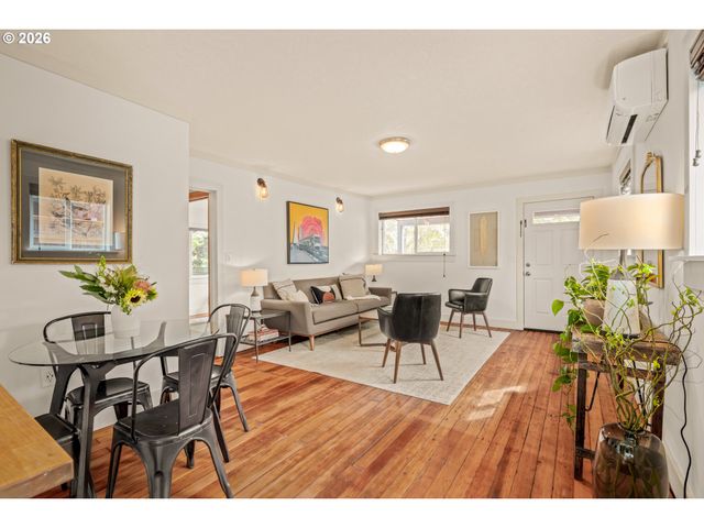 7625 Se MARKET St, Portland, OR 97215