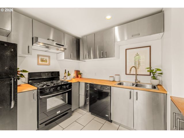 7625 Se MARKET St, Portland, OR 97215