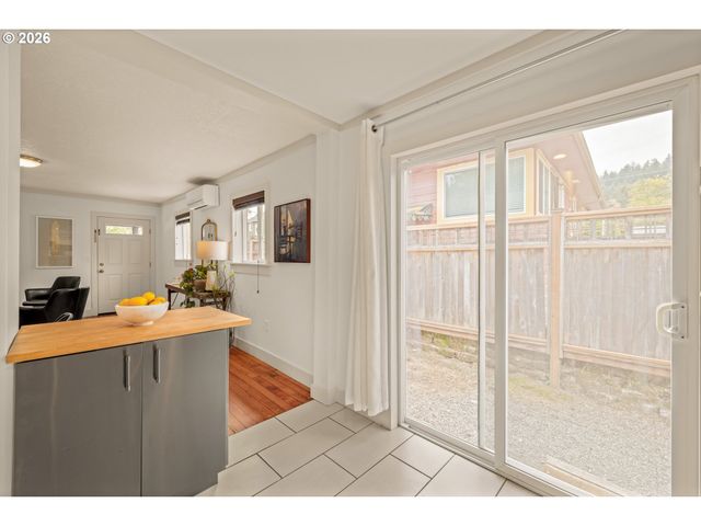 7625 Se MARKET St, Portland, OR 97215