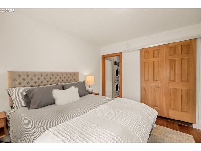 7625 Se MARKET St, Portland, OR 97215