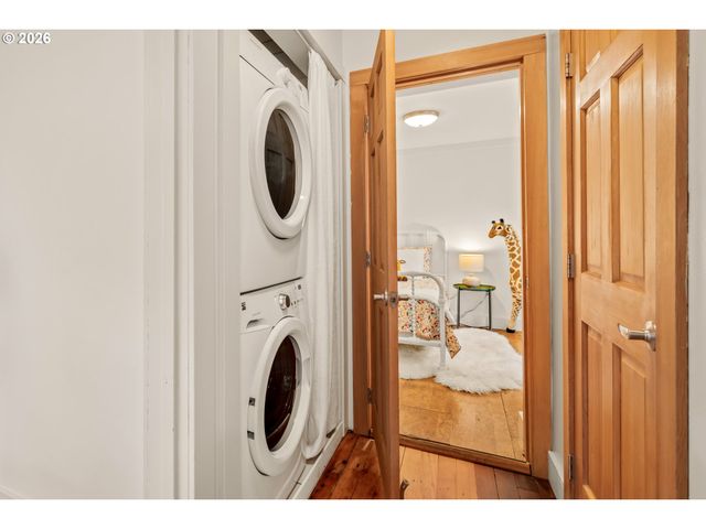 7625 Se MARKET St, Portland, OR 97215