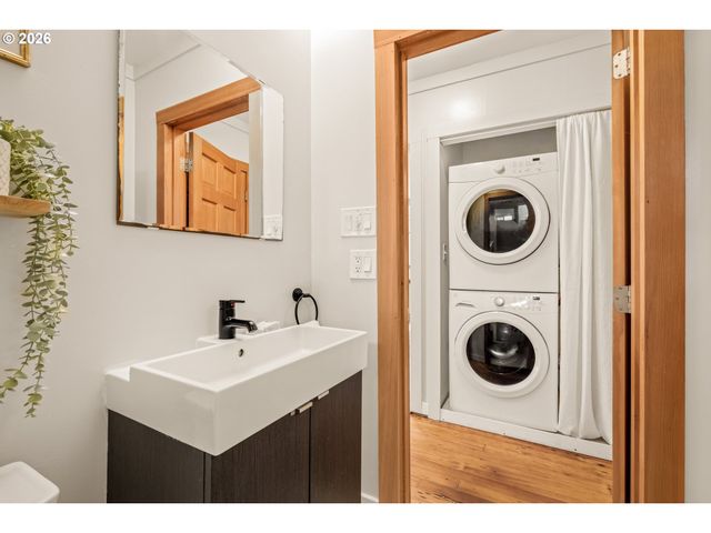 7625 Se MARKET St, Portland, OR 97215